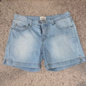 Levi mid shorts